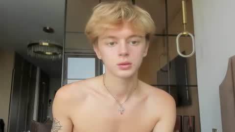 angel_andreww online show from June 19, 11:05 am