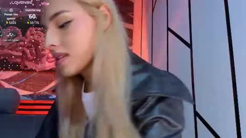 Angel-dragun online show from June 19, 3:01 am