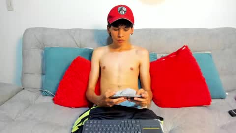 angel_dustt1 online show from June 22, 10:39 pm