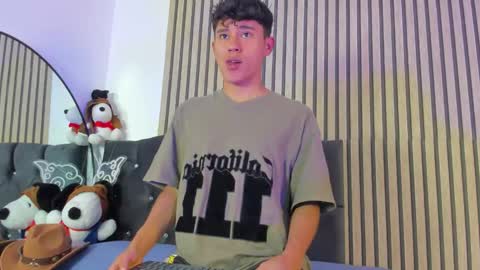 ngel Esteban  online show from March 2, 7:09 pm