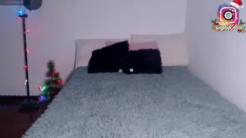 A N G E L A  E L L I S S   online show from December 15, 11:23 pm