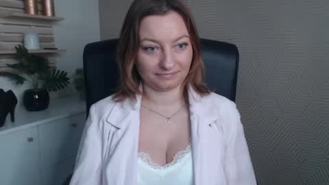 Angela online show from December 4, 7:08 am