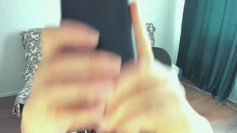 Snapshot of angelaroberti2 chatting on October 23, 11:01 am glow online show from October 23, 11:01 am