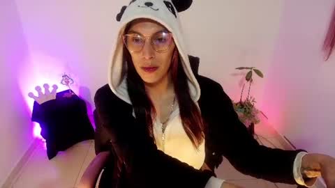 angele online show from July 17, 6:43 pm