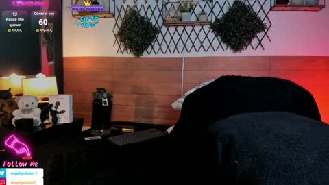 Angel online show from October 14, 6:55 pm