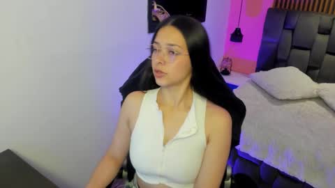 angeline_davies online show from October 10, 4:07 am