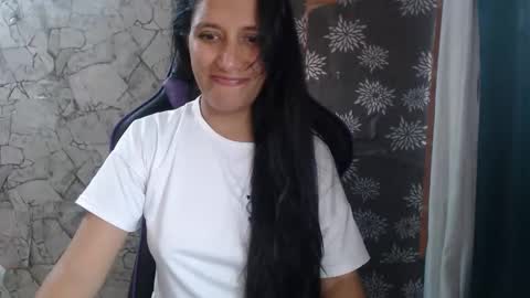 angela online show from April 3, 11:00 pm