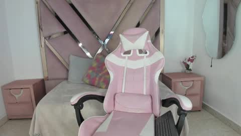 angell_petite01 online show from May 6, 9:32 pm