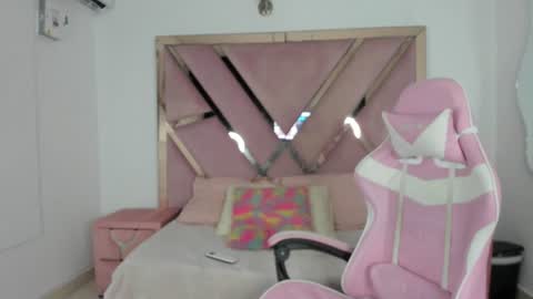 angell_petite01 online show from June 13, 9:14 pm