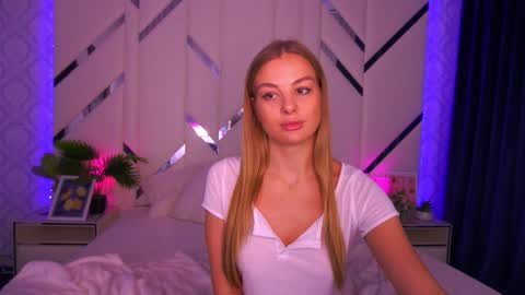 Snapshot of angelleyess chatting on October 7, 3:08 pm angelleyess online show from October 7, 3:08 pm