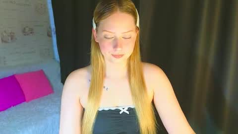 Snapshot of angellisss chatting on September 24, 9:38 am Cutie online show from September 24, 9:38 am