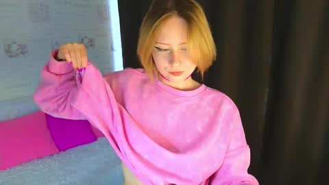 Snapshot of angellisss chatting on October 16, 6:35 am Cutie online show from October 16, 6:35 am