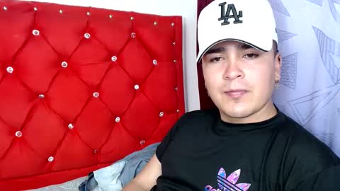 Snapshot of angels_0001 chatting on January 22, 5:05 am angels_0001 online show from January 22, 5:05 am