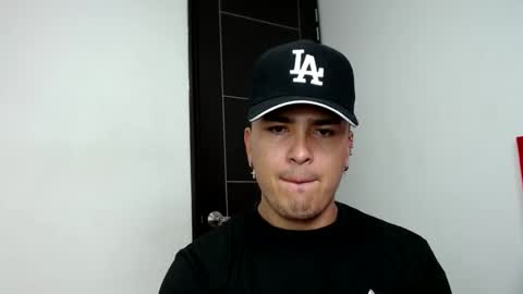 Snapshot of angels_0001 chatting on December 17, 3:49 pm angels_0001 online show from December 17, 3:49 pm