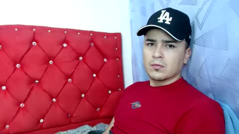 Snapshot of angels_0001 chatting on December 18, 7:36 am angels_0001 online show from December 18, 7:36 am