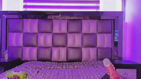 angely_js_ online show from July 31, 3:57 pm