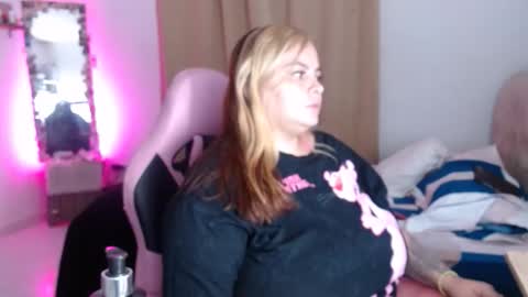 angiegranados1 online show from April 29, 2:16 am