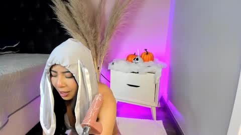 aniie_west online show from October 22, 5:32 am