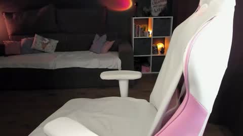 AnnaThe next stream is tomorrow online show from February 3, 2:41 am