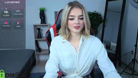 Anna online show from November 10, 3:26 pm