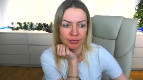 anna_snow9 online show from December 15, 7:10 pm