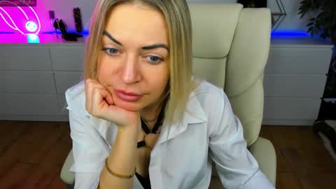 anna_snow9 online show from November 28, 7:37 am