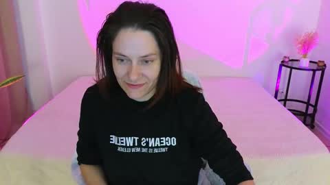 annaabels online show from October 4, 5:49 am