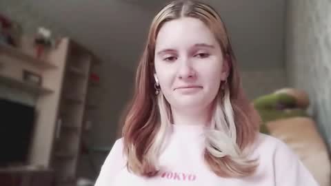 Snapshot of annabroun chatting on October 30, 12:50 pm Aliia online show from October 30, 12:50 pm