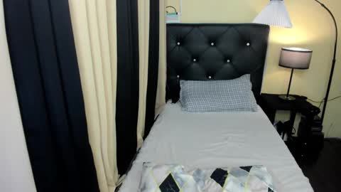 AshyElliston online show from November 5, 8:27 am