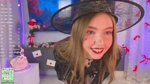 Holly Molly Im Polly online show from March 4, 8:50 pm