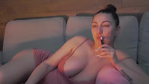 annasplash online show from April 18, 4:58 am