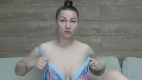 annasplash online show from June 12, 3:49 am