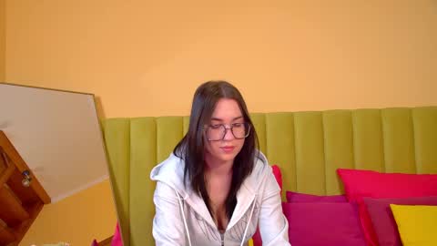 Anne online show from October 12, 6:39 am