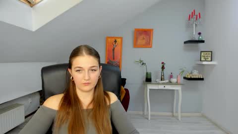 annewilsonn online show from November 6, 1:03 pm