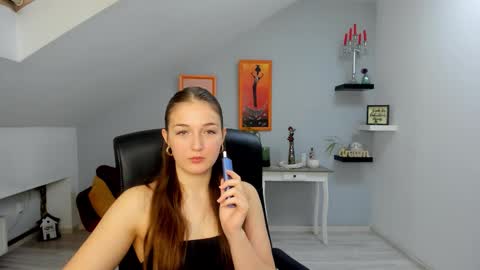 annewilsonn online show from December 1, 12:03 pm