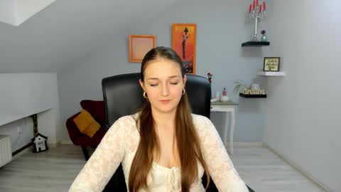 annewilsonn online show from December 5, 4:38 pm