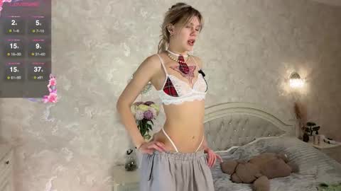 annie_blondy online show from November 17, 3:36 pm