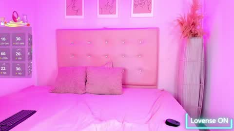 annie_dolce_ online show from July 29, 2:39 pm
