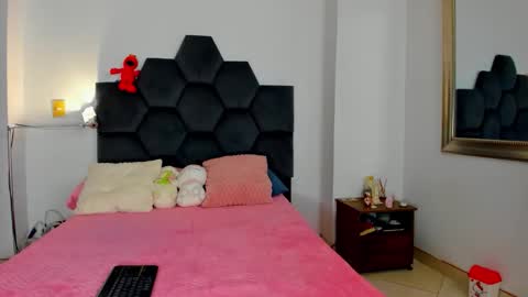 Annie online show from December 18, 10:05 pm