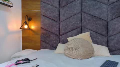 ANNIE online show from February 24, 11:46 am