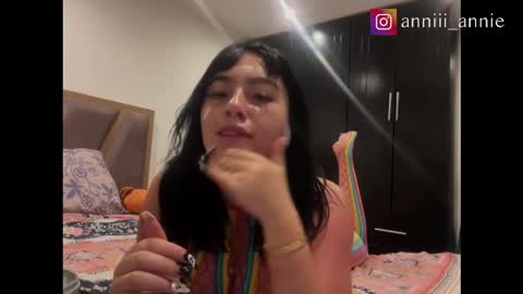 Snapshot of annie_snow_ chatting on October 23, 8:53 pm JEANNE no olvides seguirme dont forget follow me uu online show from October 23, 8:53 pm
