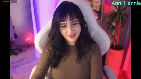 JEANNE no olvides seguirme dont forget follow me  uu online show from April 18, 1:18 am