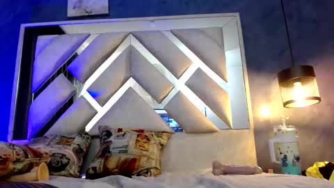 annie_vega17 online show from January 13, 11:01 pm