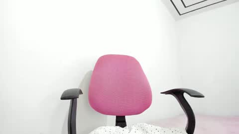 Annie  online show from February 21, 9:22 pm