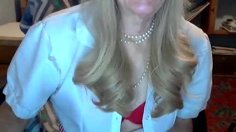 anniegurl online show from December 22, 1:00 pm