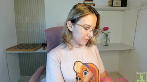 Issabela online show from March 27, 1:45 pm