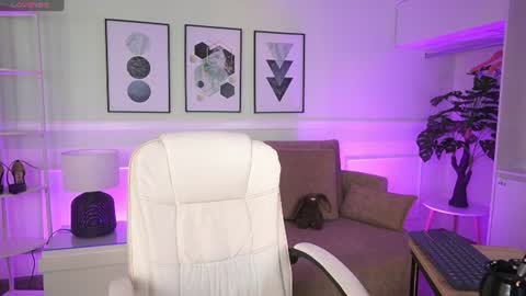 Ana online show from June 10, 7:24 pm