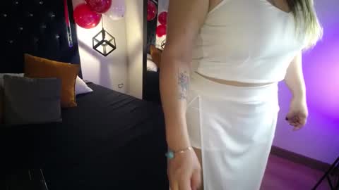 Snapshot of antonella_richel chatting on September 20, 3:09 am Antonella online show from September 20, 3:09 am