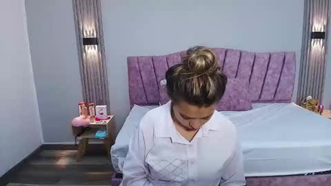 Snapshot of antonellarosss chatting on September 19, 11:47 am A N T O N E L L A online show from September 19, 11:47 am