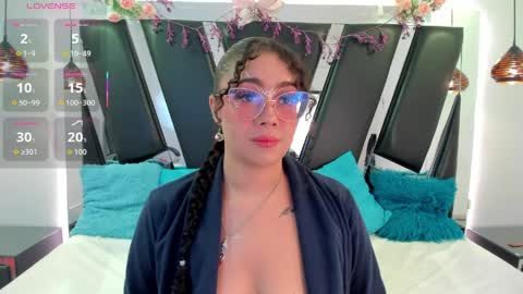 A N T O N E L L E  online show from April 7, 10:50 am